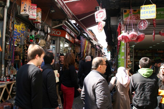 Bazaar outside Rüstem Paşa Mosque
