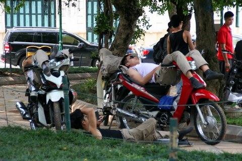 People LIVE on their scooters!